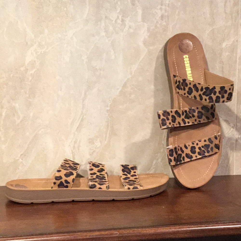 Cushionaire Leopard Print Slides, Size 10
